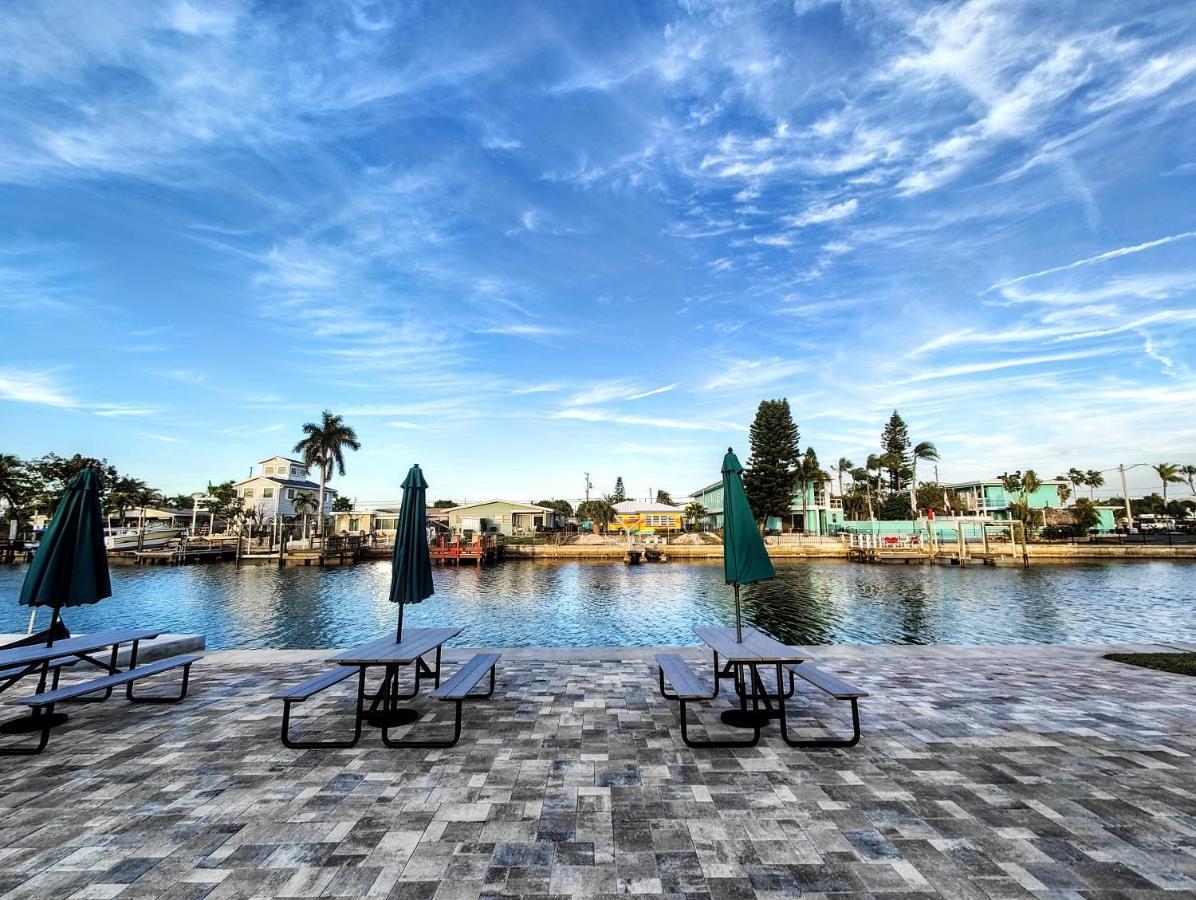 Tahitian Beach Resort Treasure Island Exterior foto